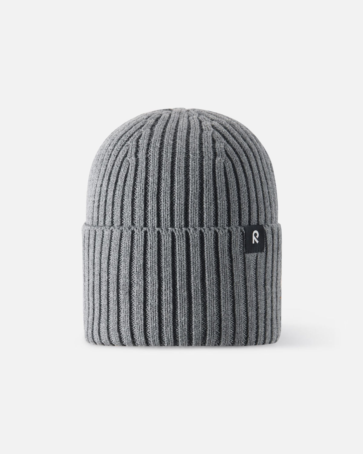 Front view of the Reima Hattara kids' organic cotton ribbed beanie in melange grey, featuring a stylish folded cuff and a branded black-and-white Reima logo tag.
