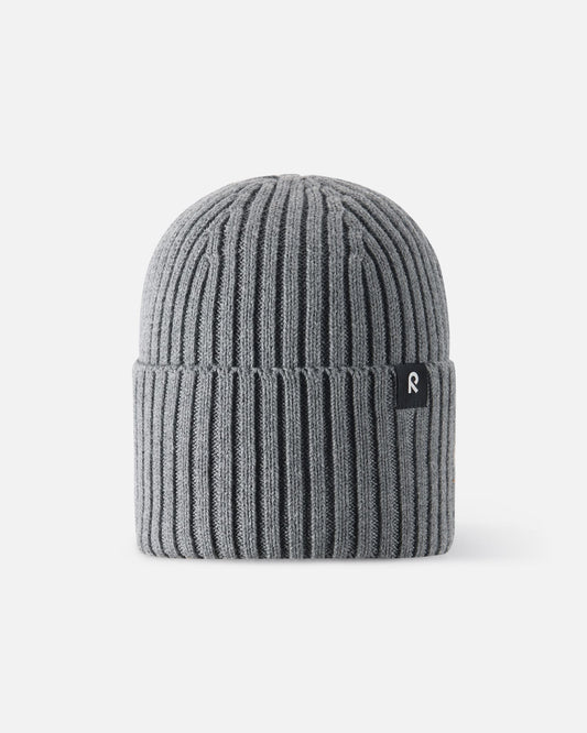 Front view of the Reima Hattara kids' organic cotton ribbed beanie in melange grey, featuring a stylish folded cuff and a branded black-and-white Reima logo tag.