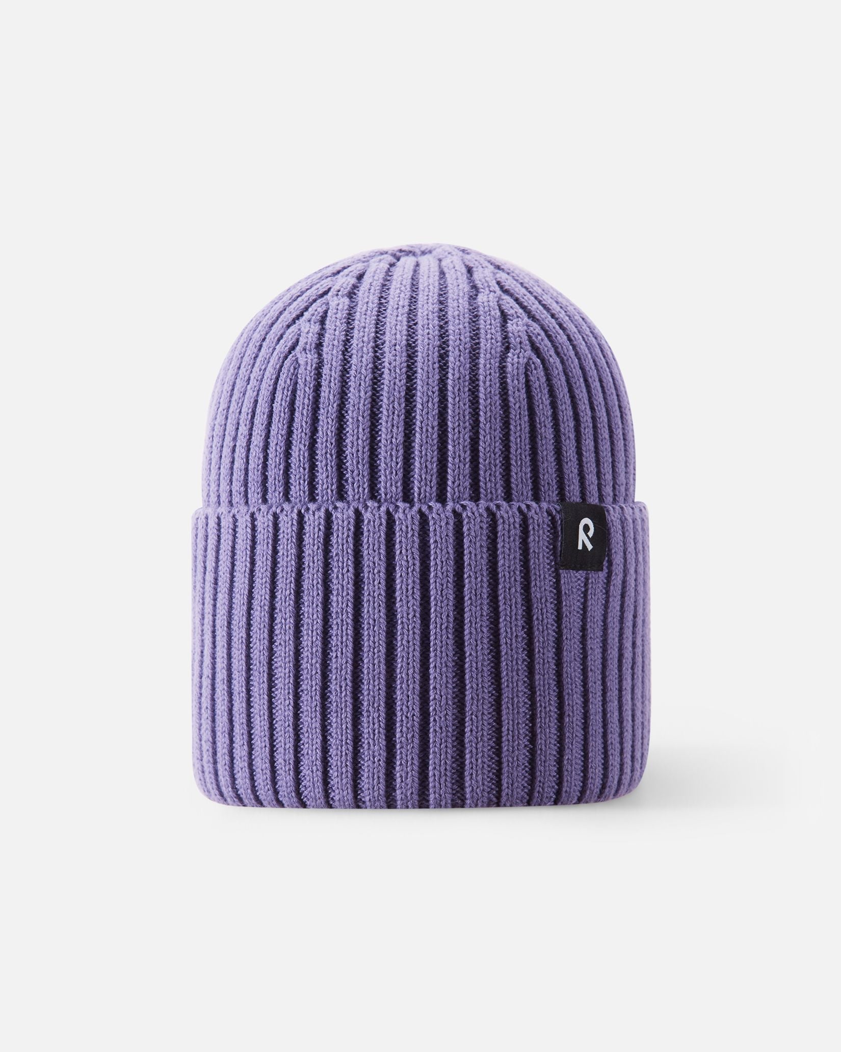 Front view of the Reima Hattara kids' organic cotton ribbed beanie in misty violet, featuring a cozy folded cuff and a branded black-and-white Reima logo tag.