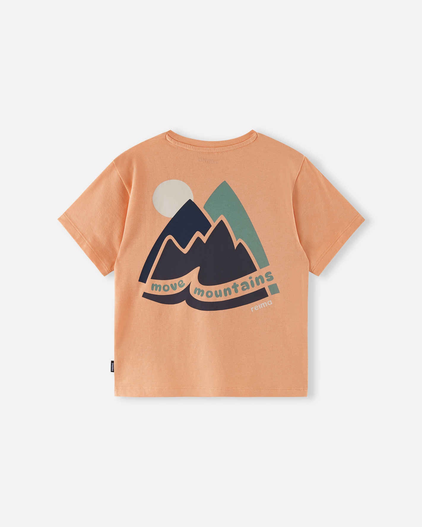 Back view of the apricot Reima Ikioma kids' UPF 50+ sun shirt, showcasing a large, stylized mountain graphic print with the motivational phrase "move mountains" across the back.