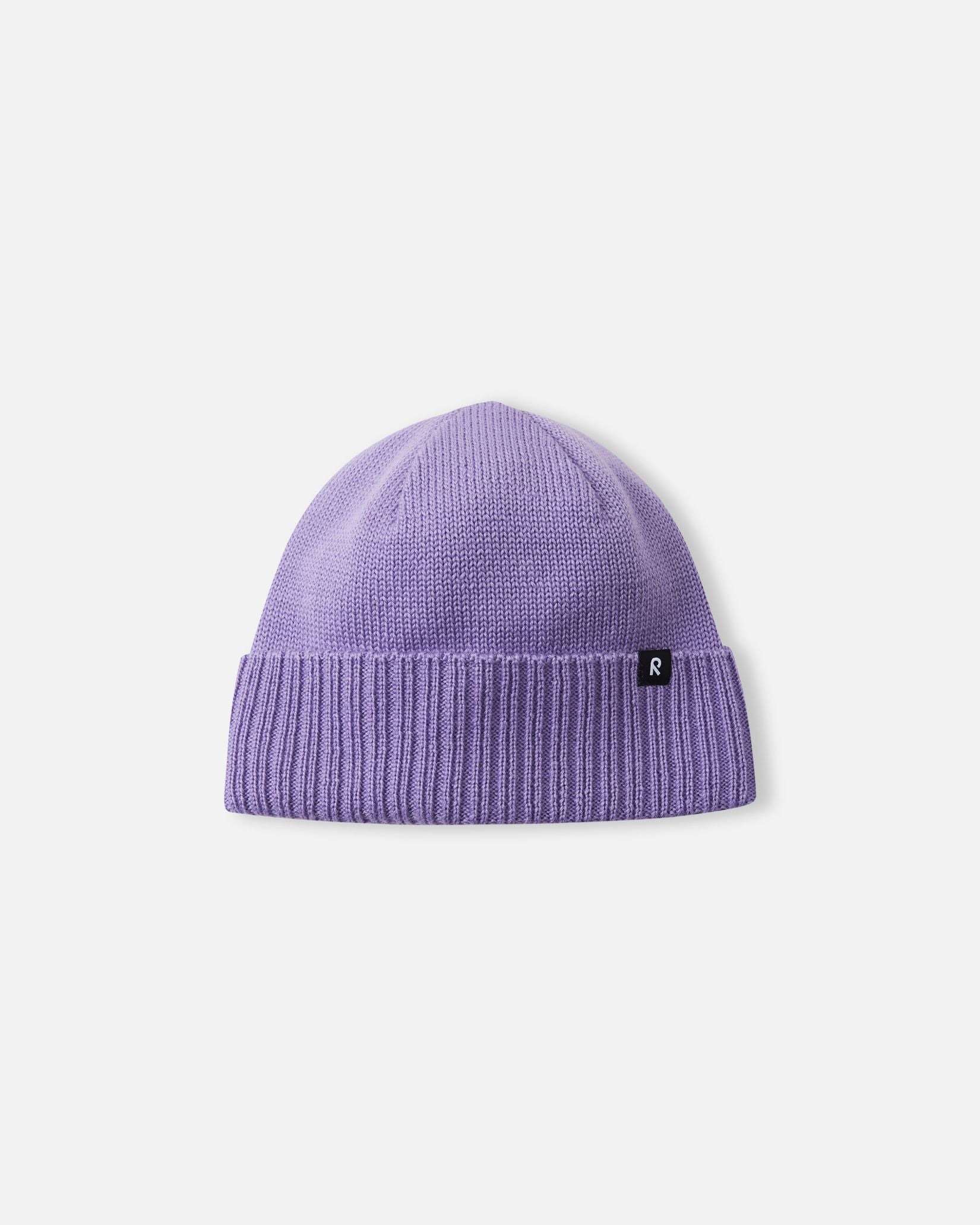 Angled side profile of the blooming lilac Reima Kalotti toddler merino wool beanie, featuring the small Reima logo tag attached to the ribbed brim.