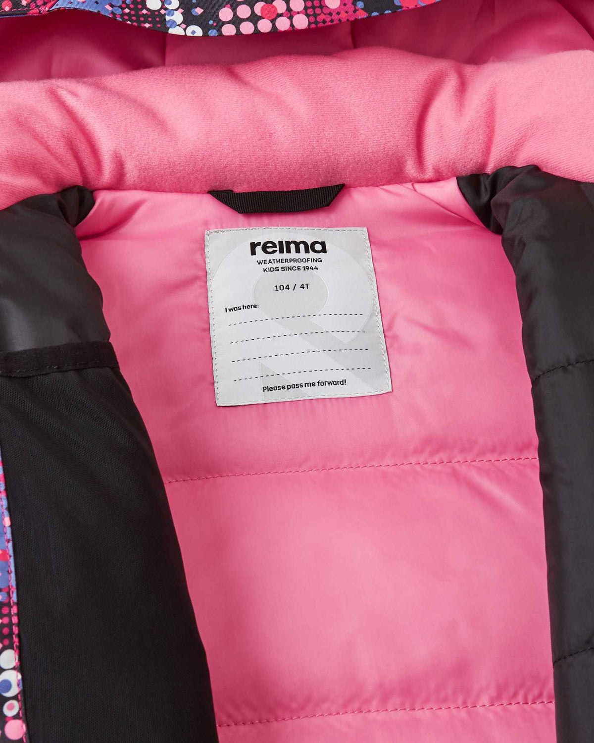 Inside collar view of the rosy berry Reima Kiiruna children's ski jacket, featuring the soft pink brushed fleece lining, weatherproofing certification badge, and customizable interior name label.
