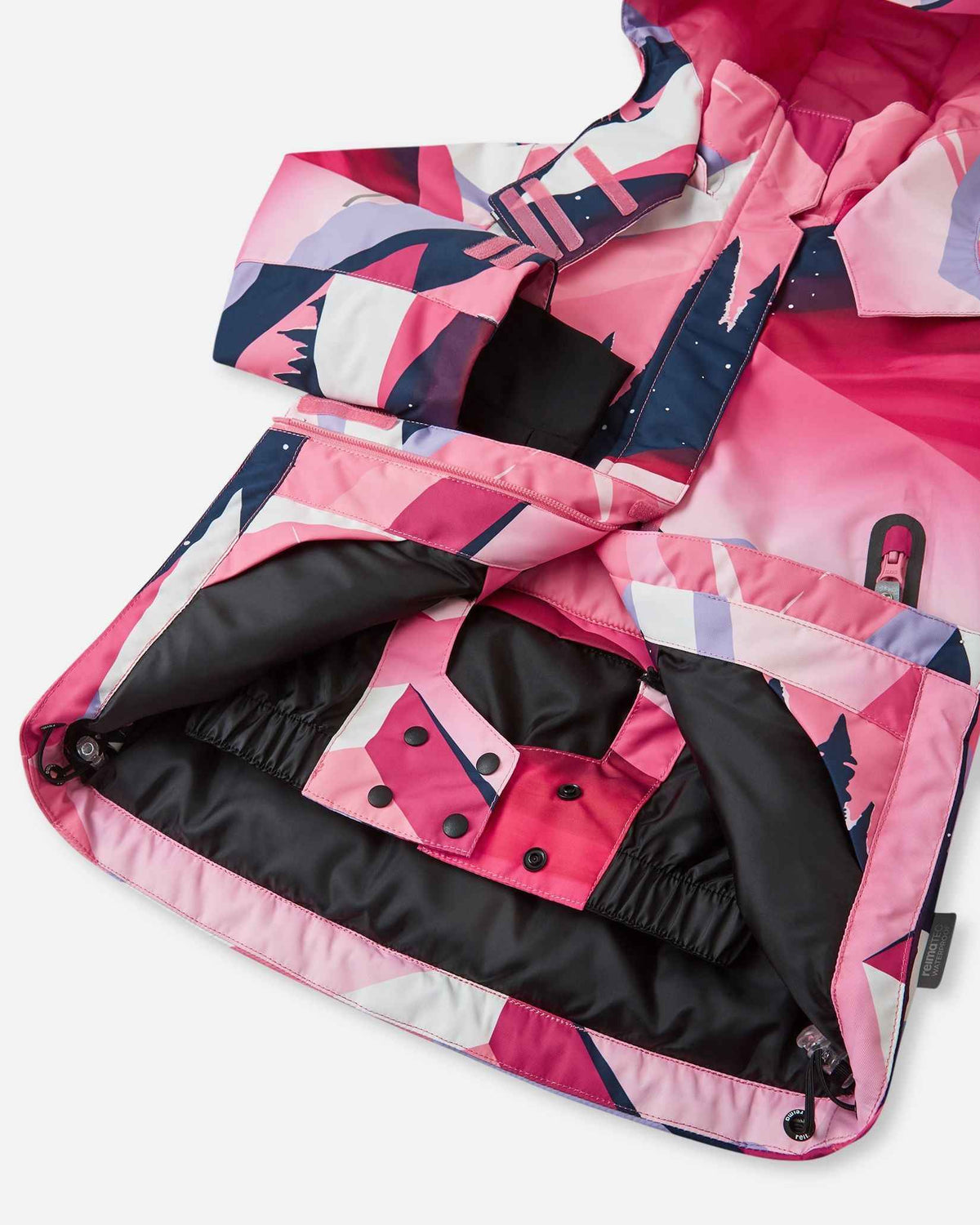 Open view of the lower interior of the soft coral mountain print Reima Kiiruna girls' ski jacket, showcasing the integrated snap-closure powder skirt and adjustable drawcord hem designed to seal out snow and drafts on the slopes.