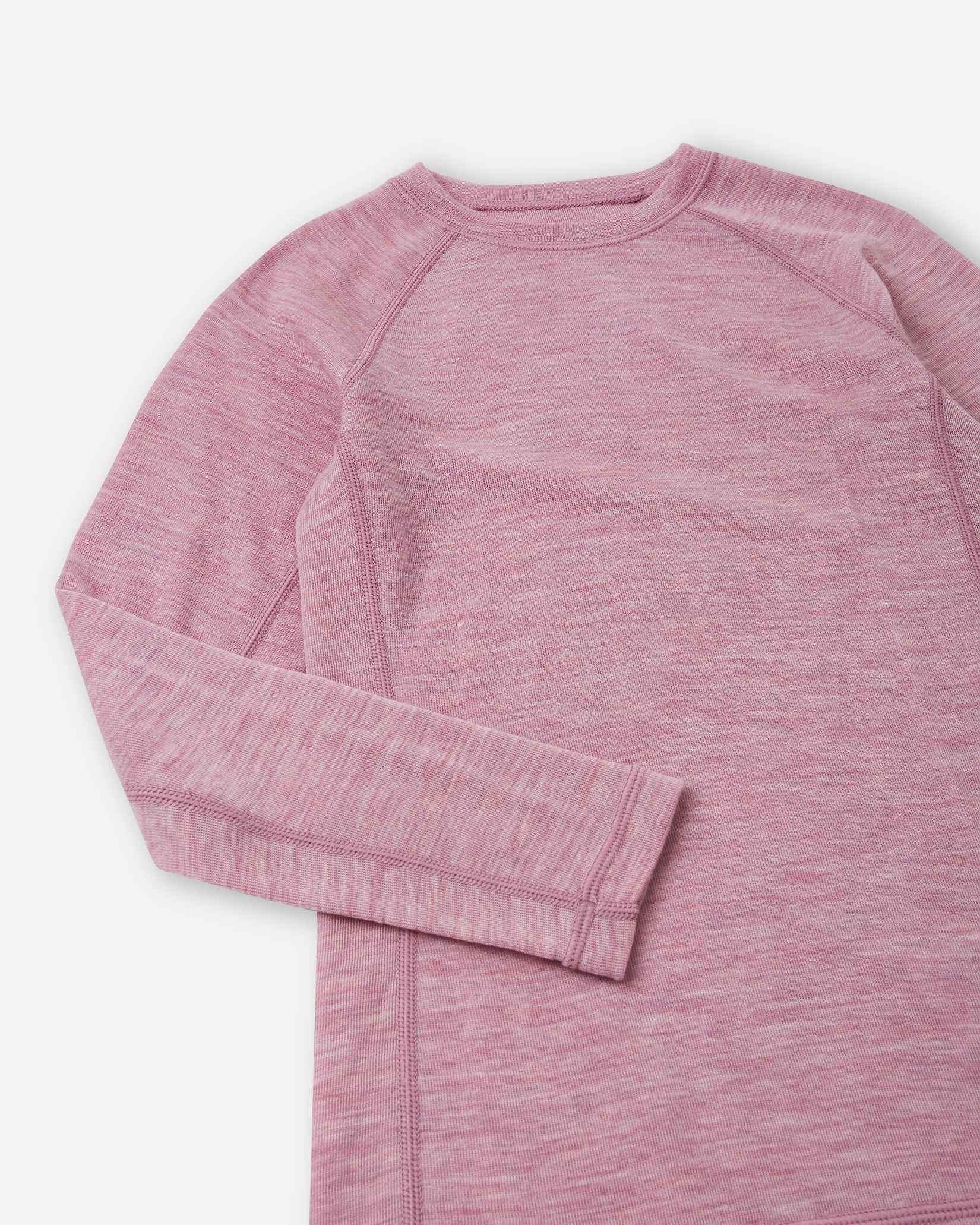 Close-up of the neckline, shoulder, and sleeve on the grey pink Reima Kinsei kids' merino wool top, highlighting the comfortable flat seams designed to prevent chafing.