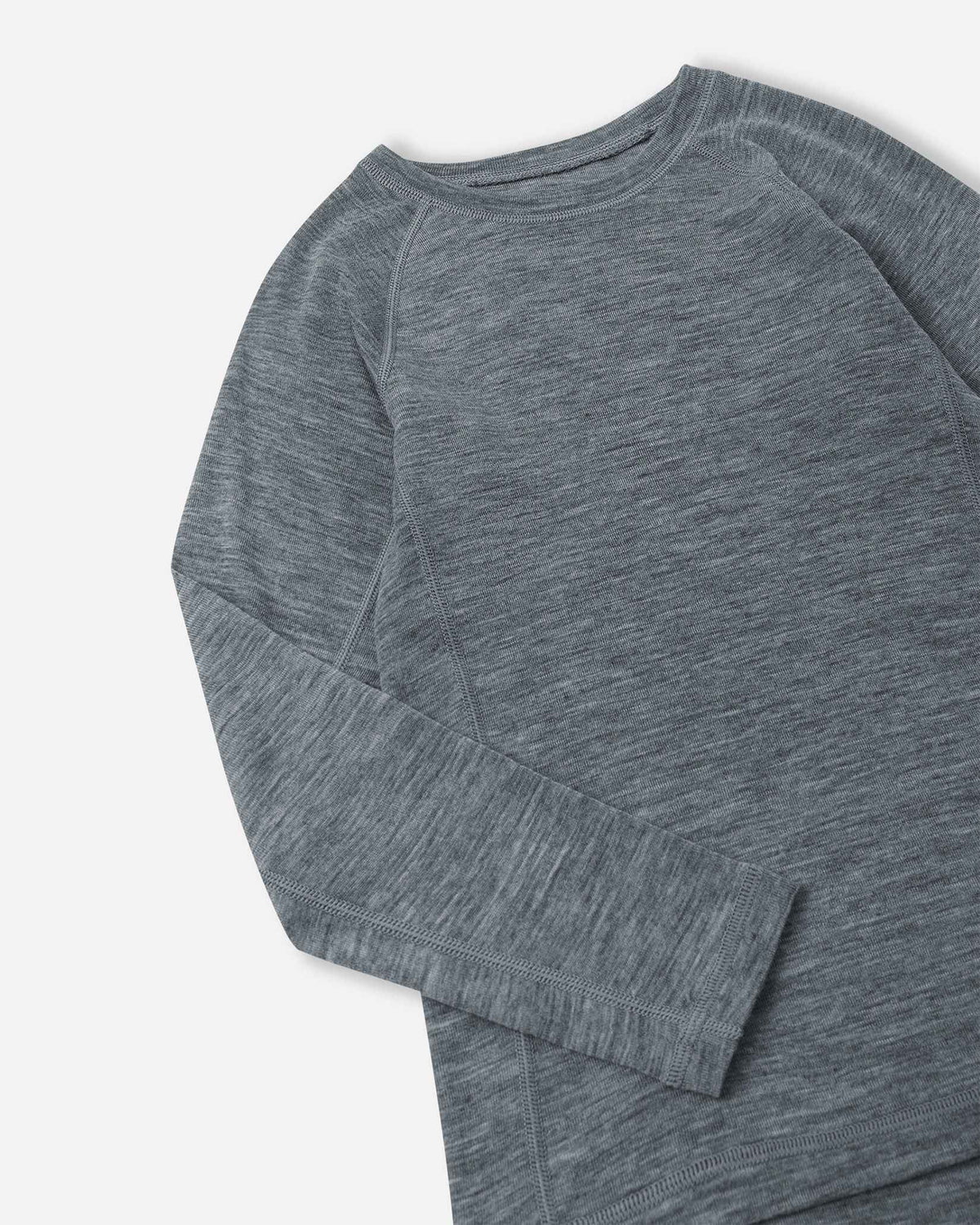 Close-up of the neckline, shoulder, and sleeve on the melange grey Reima Kinsei kids' merino wool base layer top, highlighting the comfortable flat seams designed to prevent chafing.