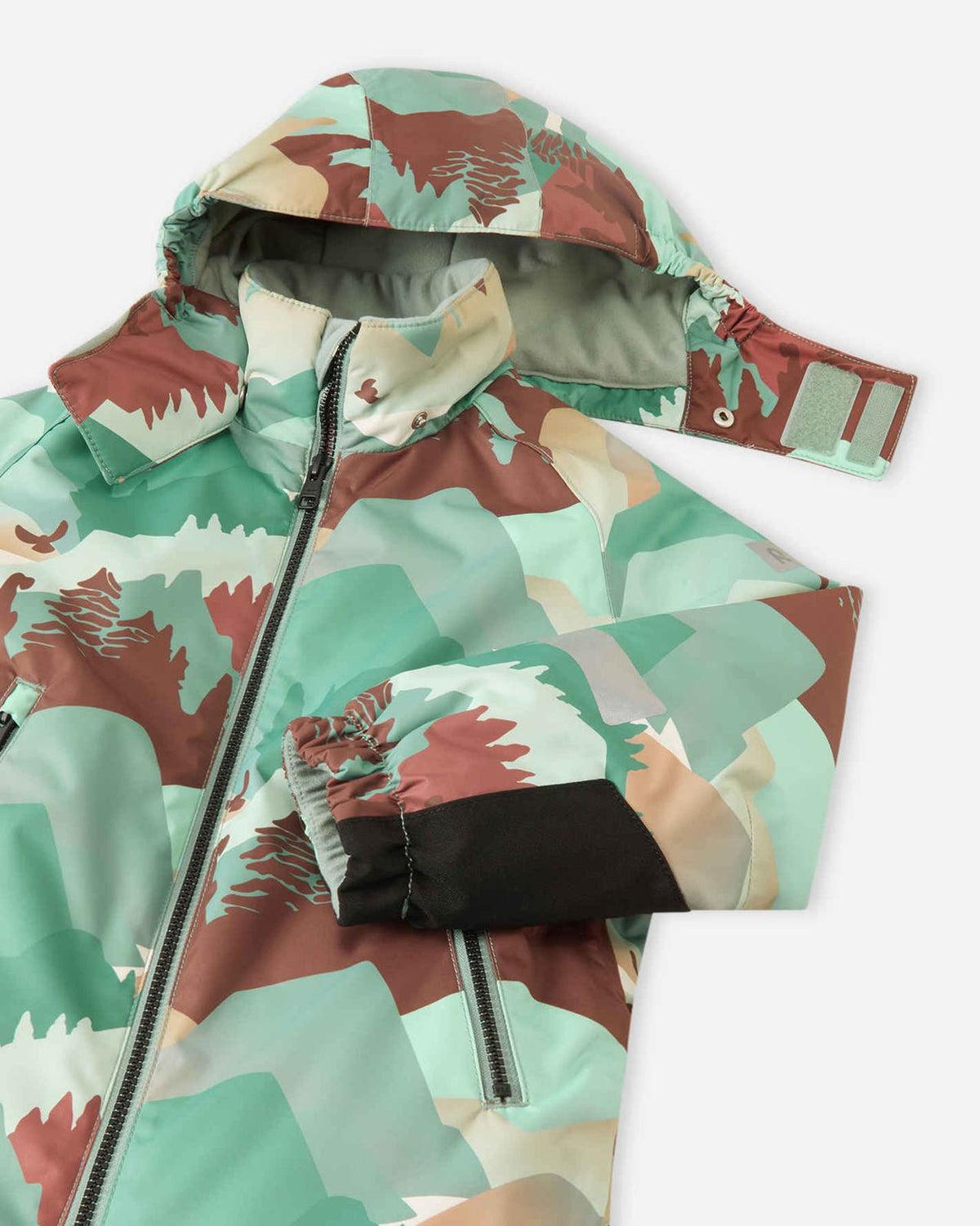 Close-up of the collar and hood attachment on the Reima Kurikka kids' snowsuit in stone green, showing the secure snap buttons and protective chin guard on the main zipper.