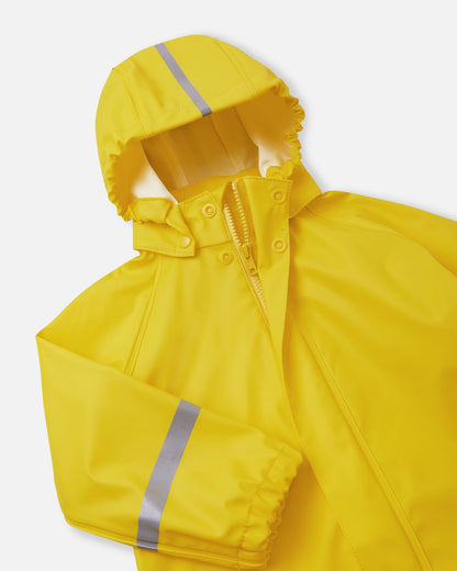 Close-up detail of the Reima Lampi yellow raincoat's detachable hood, showcasing the elasticized side edges designed to keep the hood securely in place around the child's face during windy and rainy weather.