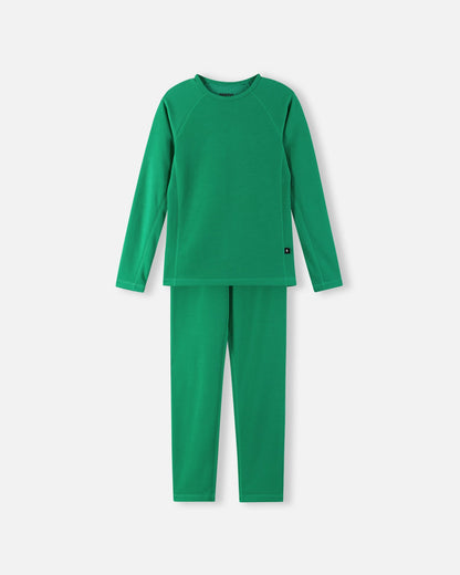 Front view of the Reima Lani kids' moisture-wicking Thermolite base layer set in green, featuring a long-sleeve thermal top and matching bottoms designed for cold-weather outdoor activities.