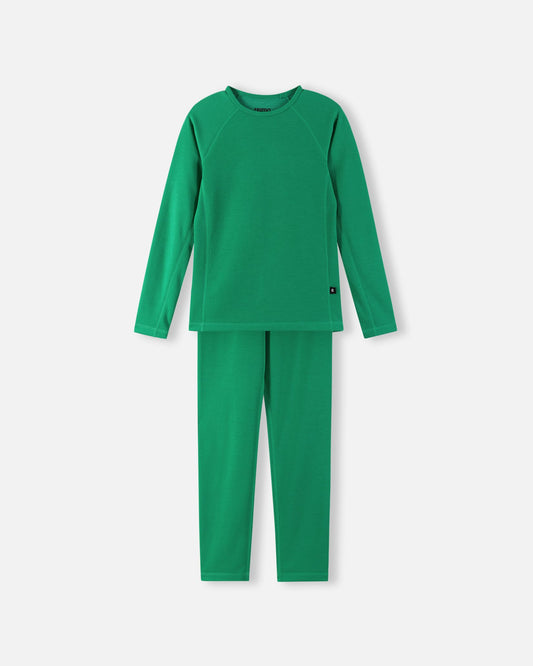Front view of the Reima Lani kids' moisture-wicking Thermolite base layer set in green, featuring a long-sleeve thermal top and matching bottoms designed for cold-weather outdoor activities.