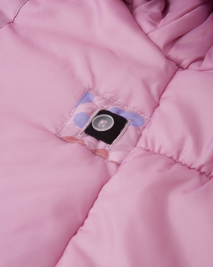 Close-up of the interior lining of the Reima Muurame girls' winter jacket, featuring an internal button and elastic system that allows parents to adjust the waist for a tailored, snug fit.