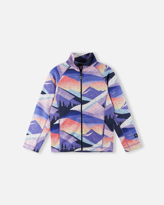 Front view of the Reima Niksini kids' fleece mid-layer jacket in breezy violet, featuring an artistic winter mountain graphic print, full-length front zip, and a protective high stand-up collar.