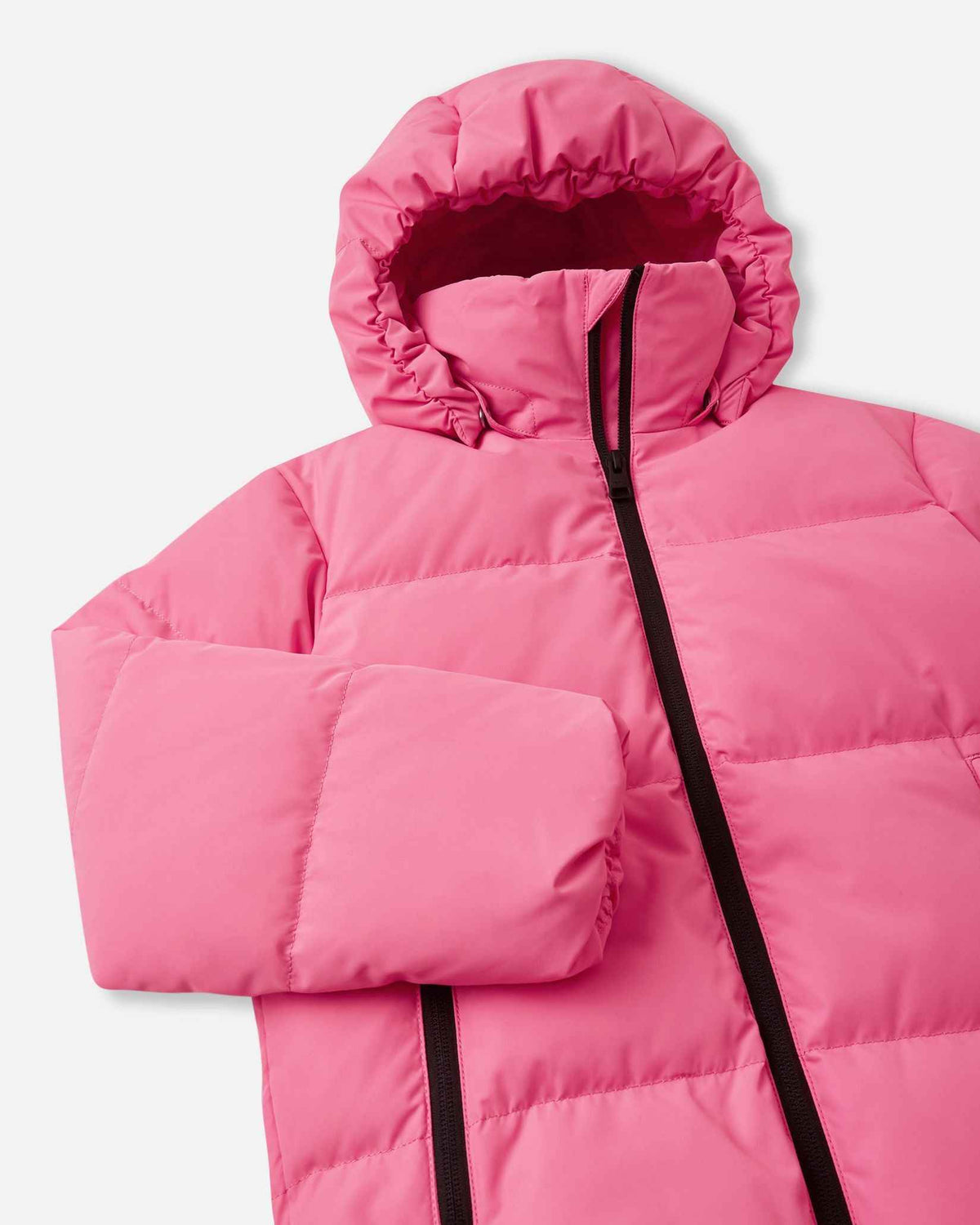 Close-up of the upper chest and stand collar on the soft coral Reima Paimio kids' snow jacket, focusing on the high chin guard, sturdy black zipper, and child-safe detachable hood snaps.
