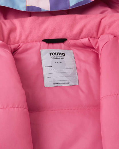 A close-up view of the inner neck label and bright pink lining on the Blooming Lilac Reima Palsi ski jacket.