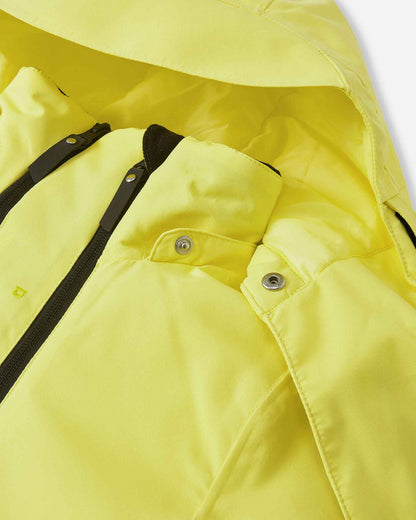 Close-up detail of the collar on the bright yellow Reima Perille kids' jacket, focusing on the metallic snap fasteners that allow the insulated hood to safely detach if caught during outdoor winter activities.