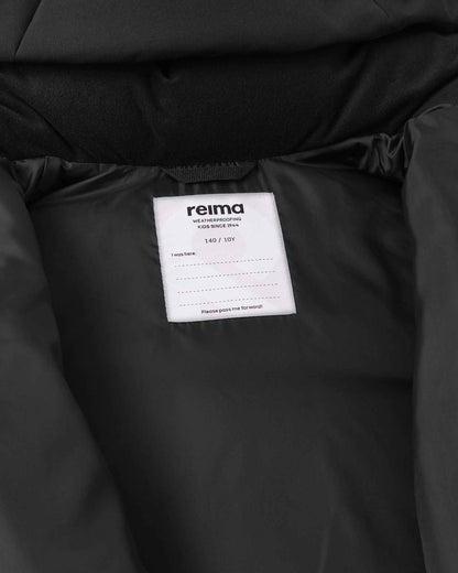 Interior view of the collar area on the Reima Ranua kids' down ski jacket in black, highlighting the smooth inner lining and a white Reima brand size tag, emphasizing its durable, high-quality design.