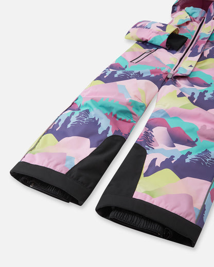 Detail shot of the lower legs on the Reima Reach kids' ski suit, showcasing the heavy-duty black reinforced kick patches to prevent fraying, alongside the inner elastic snow gaiters designed to stretch securely over ski boots to keep snow out.