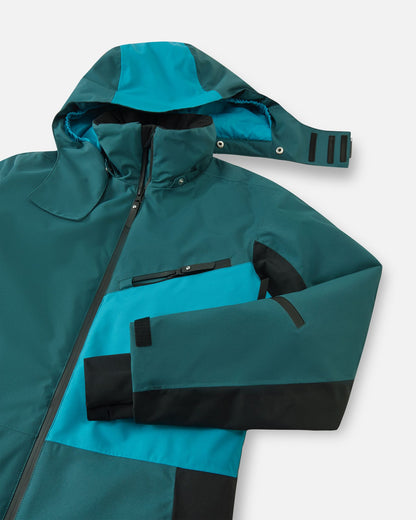 Close-up of the upper half of the Reima Skaulo kids' ski suit, showcasing the smooth front zipper, a secure water-resistant chest pocket, adjustable velcro sleeve cuffs, and the safe, snap-button detachable hood.