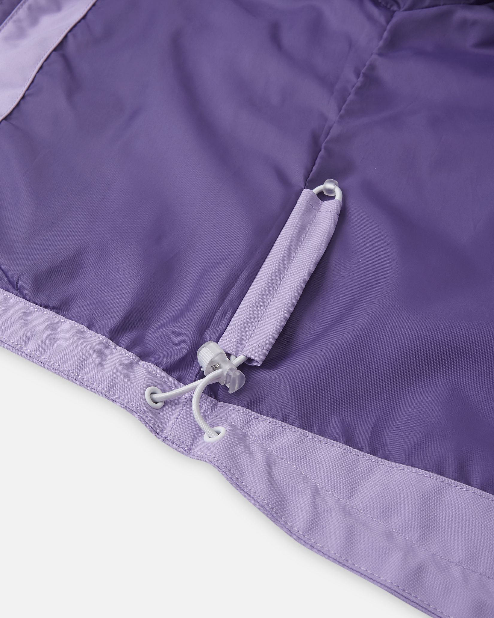 Inside view of the lower hem on the blooming lilac Reima Sulkava girls' jacket, showcasing the concealed bungee cord and toggle system used to easily adjust the waist and block out cold autumn wind.