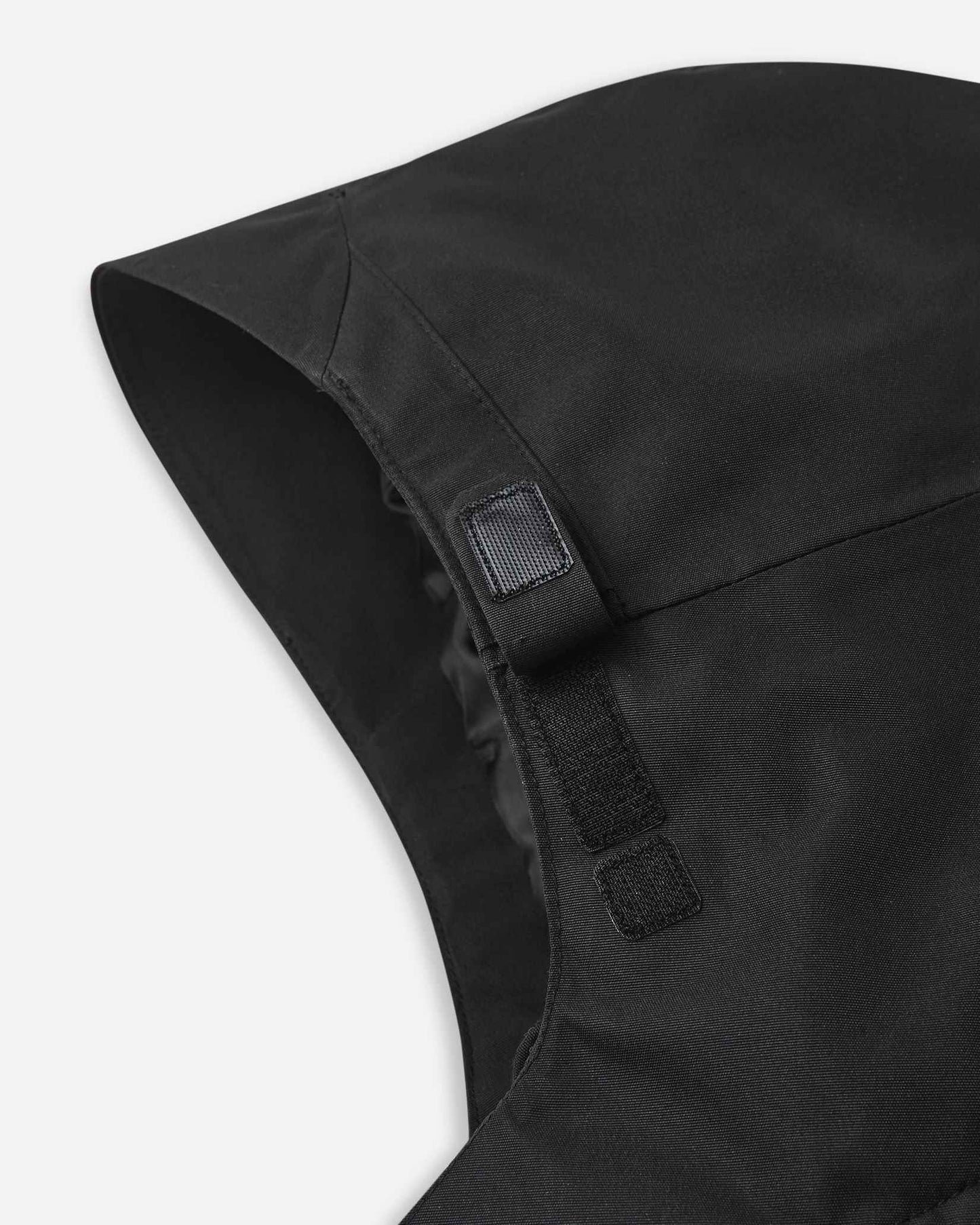 A velcro strap on the back of the ski jacket hood allows parents to adjust the size for their child's head.