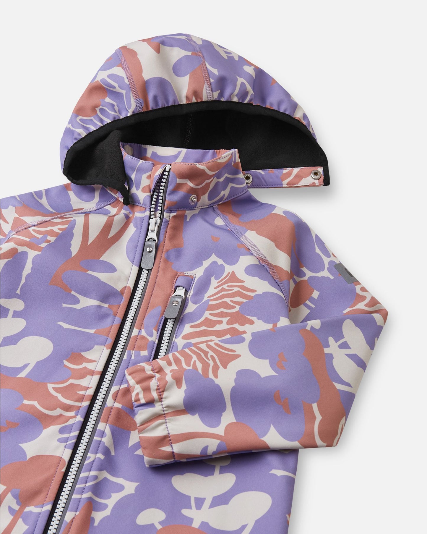 Close-up of the hood and high collar on the blooming lilac Reima Vantti kids' softshell jacket, showing the cozy, insulating black fleece lining designed to provide extra warmth without bulk.