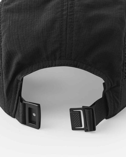 Detailed close-up of the open quick-release buckle closure on the back of the black Reima Verkot kids' UPF 50+ sun cap, designed for easy adjustments and active summer wear.